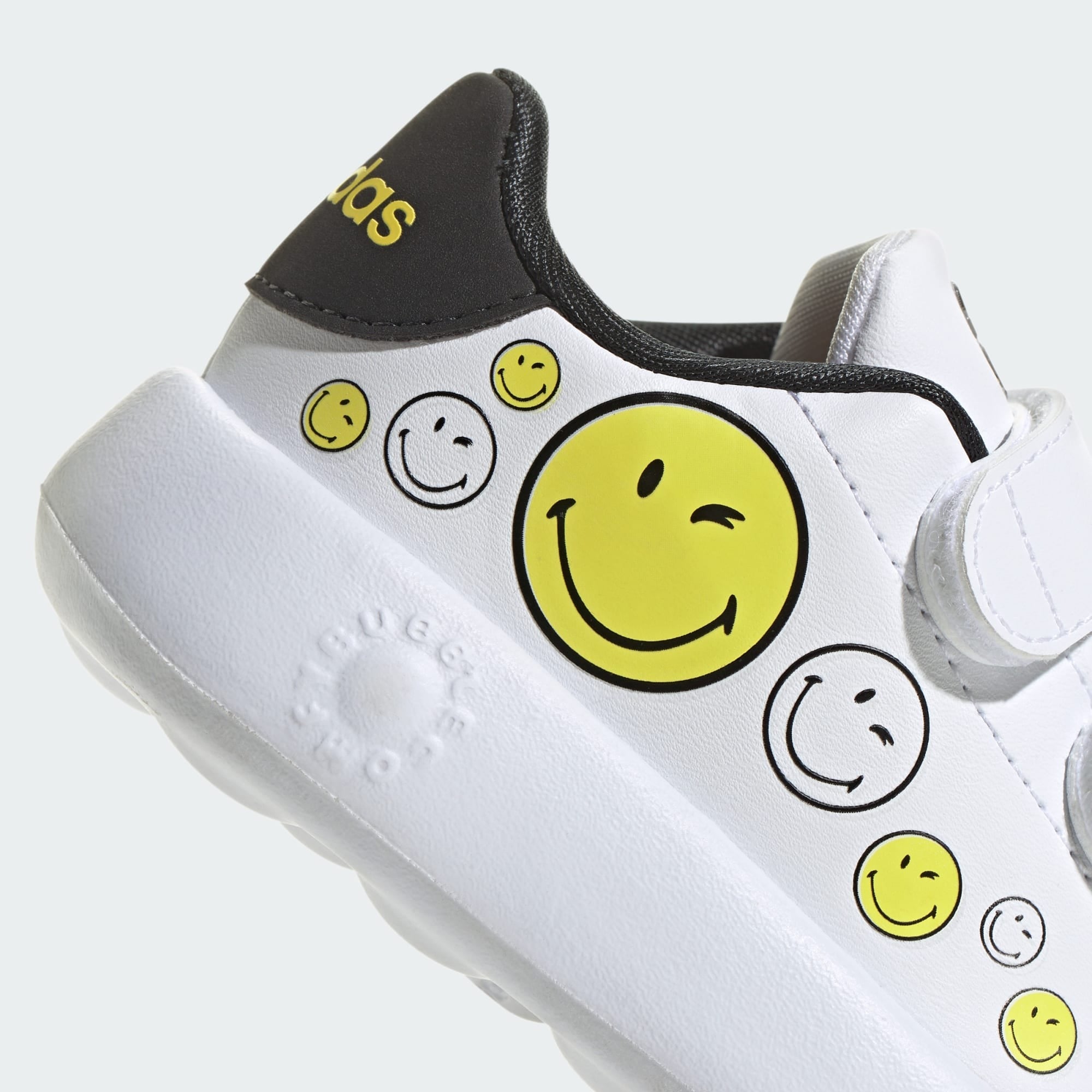 ADIDAS ADVANTAGE SMILEY WORLD